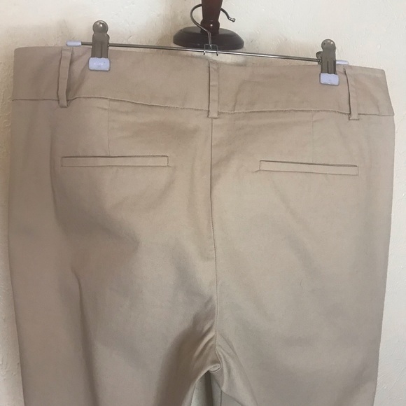 Ann Taylor beige ankle length pants - Size 8 - Picture 6 of 8